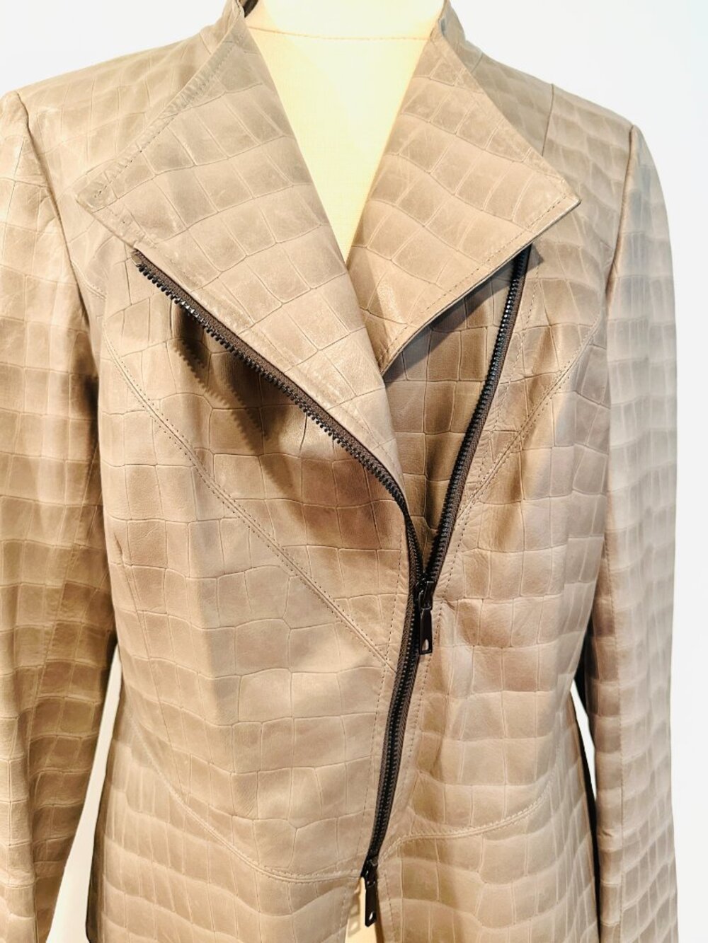 Lafayette 148 NY Lt Gray Croc-Embossed Leather Moto Jacket Asymmetric Zip 8